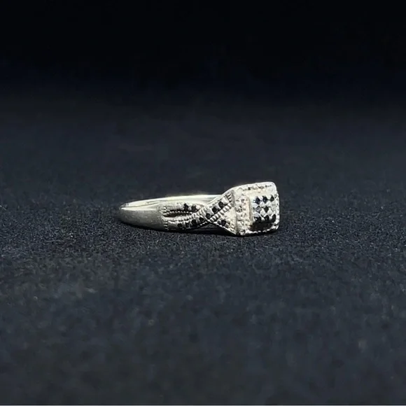 STERLING SILVER SAPPHIRE RING - Picture 2 of 4